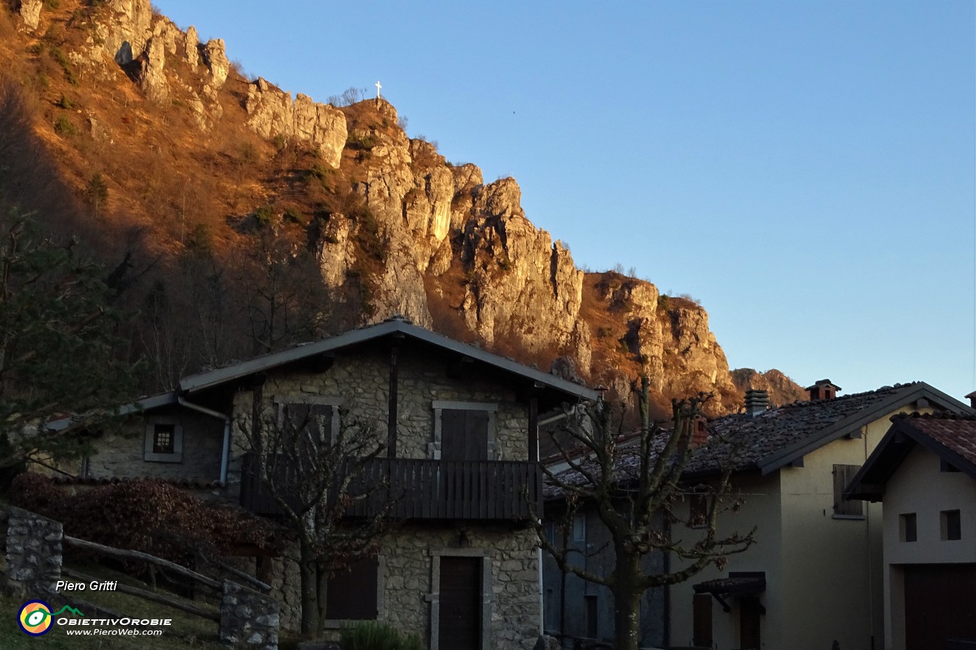 95 Da Salvarizza Monte Corno- Crus di Coregn nella luce del tramonto.JPG